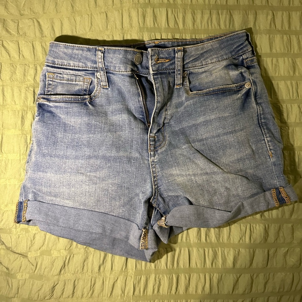 High rise curvy mom jean shorts Aeropostale size 6 stretch and comfortable